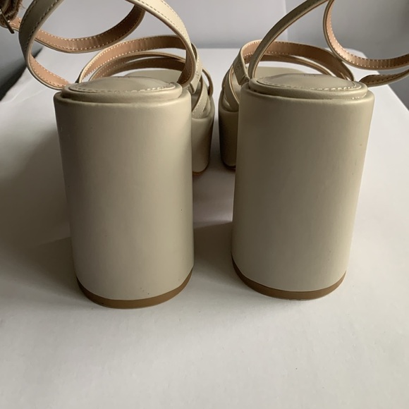 NWOB! BCBGeneration Sandi platform sandal - Picture 4 of 6